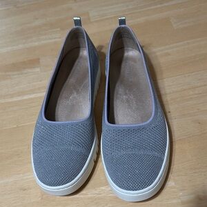Vionic Women's Uptown Skimmer Knit silver Slip-On Flats, size 9.5